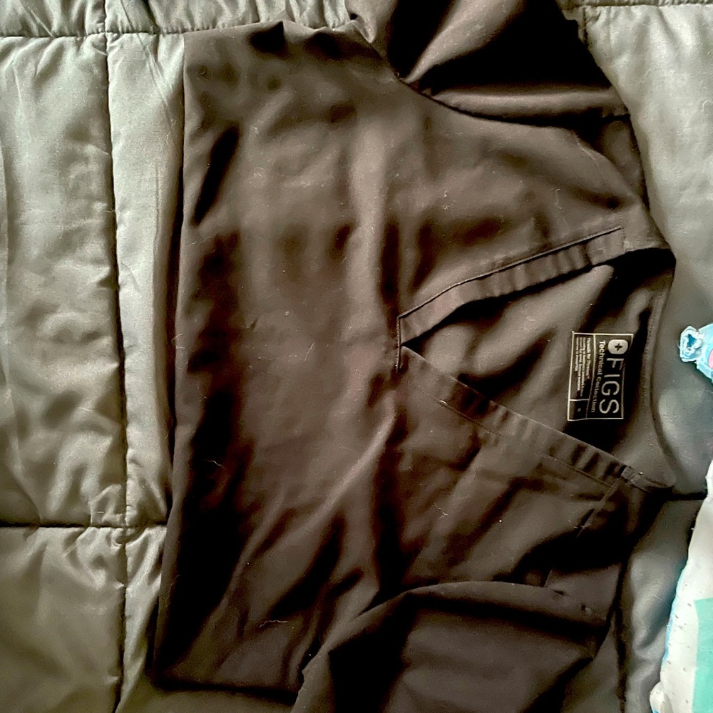 Figs scrub top , barely used